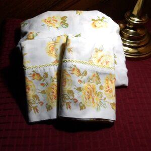 ~~~ 80's Vintage DOUBLE Fitted SHEET & Set of PILLOW CASES ~~~